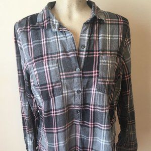 OLD NAVY PINSTRIPED BLUE PINK BUTTON LONG SLEEVE